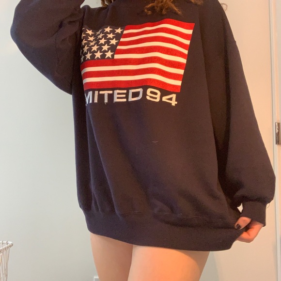 ADORABLE Oversized Sweater! - Picture 3 of 5